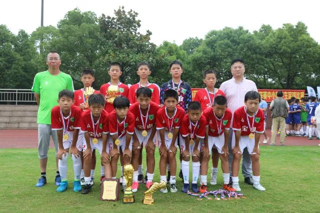 克莱前女友马冬梅实现梦想，首次登上维密秀场